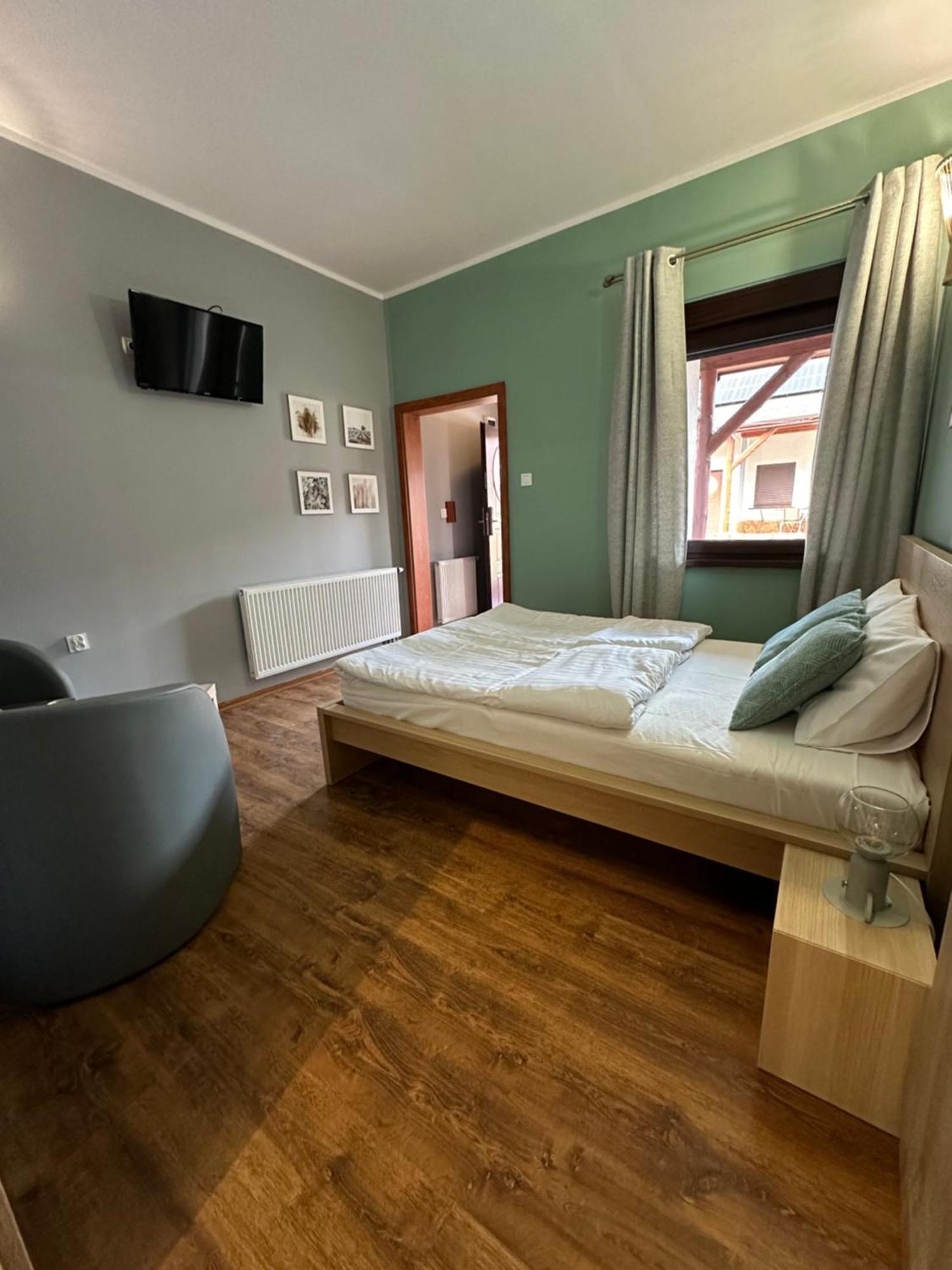 Hotel Nenufar Premium Kościan Kültér fotó